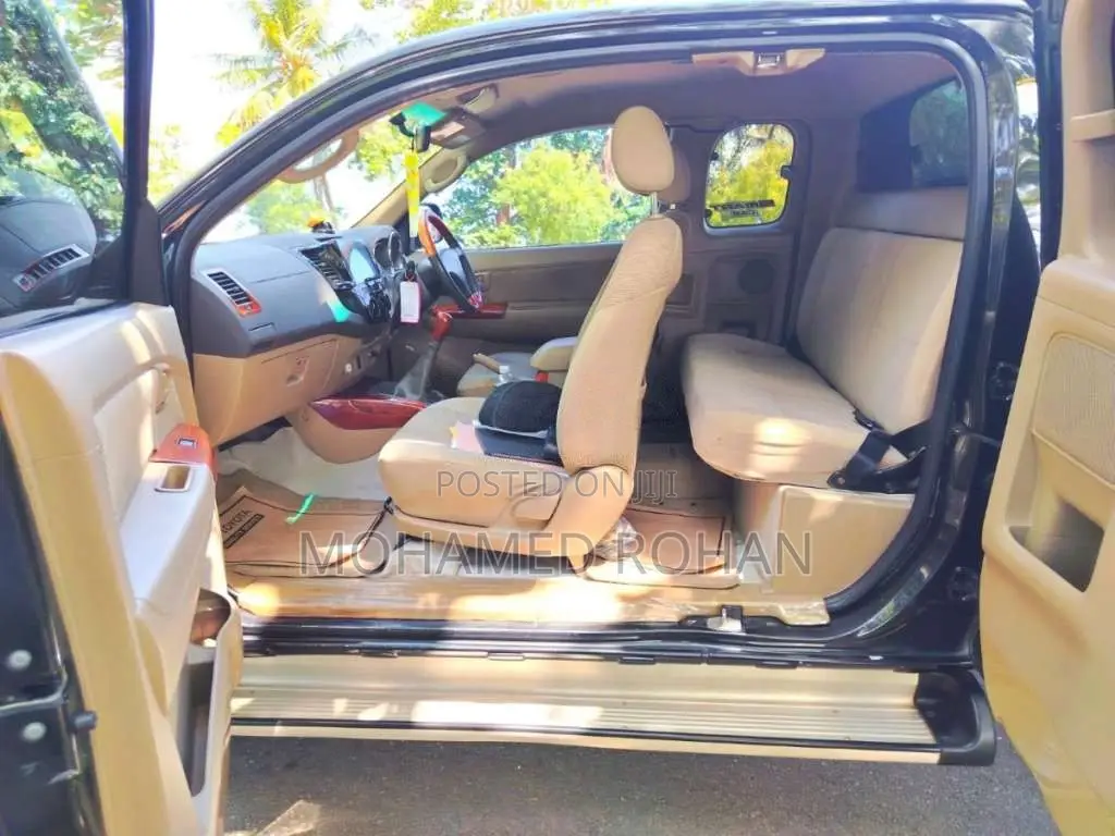 Toyota Hilux 2010 Pickup (Used)