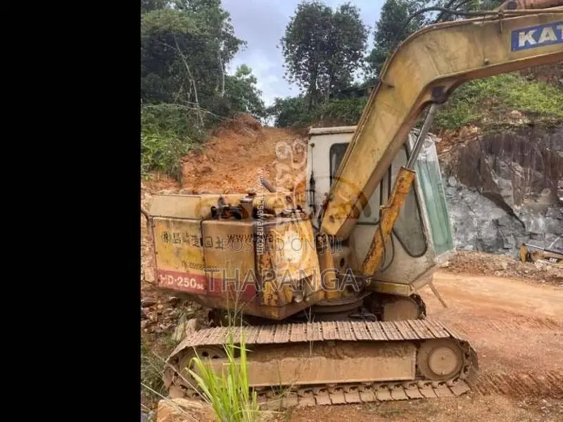 Mitsubishi Excavator 2002 Heavy-Duty (Used)