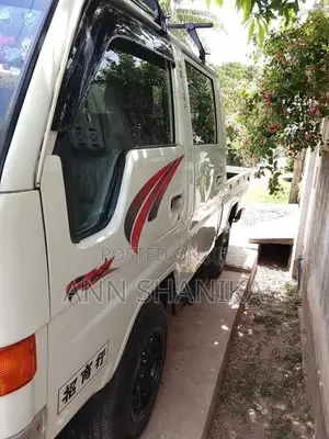 Toyota Hiace 1980 Crew Cab (Used)