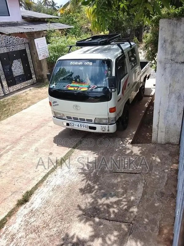 Toyota Hiace 1980 Crew Cab (Used)