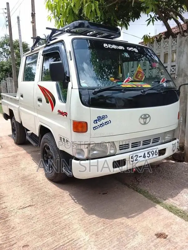Toyota Hiace 1980 Crew Cab (Used)