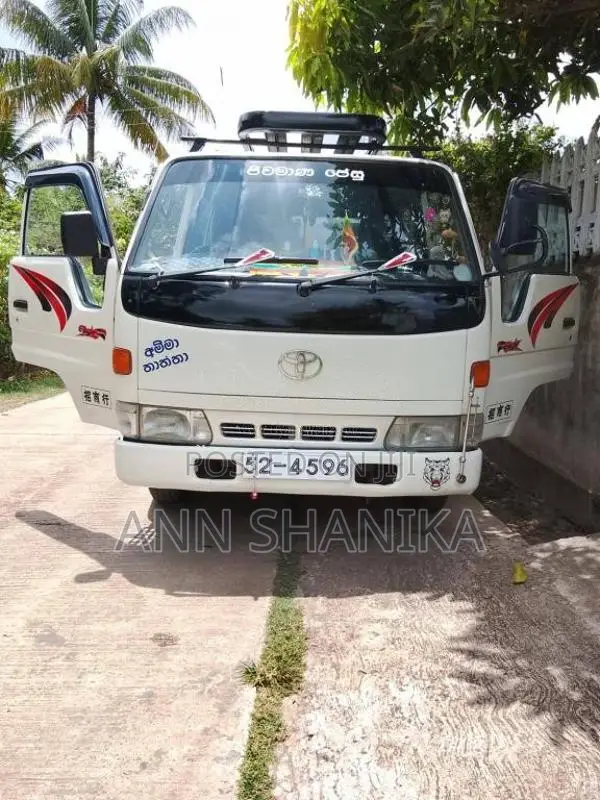 Toyota Hiace 1980 Crew Cab (Used)