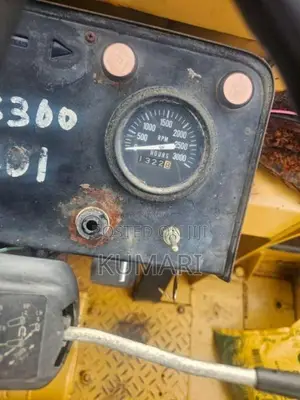 Mitsubishi Ws300 2015 Heavy-Duty (Used)