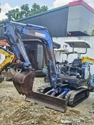 Mitsubishi MM30B 2017 Heavy-Duty (Used)