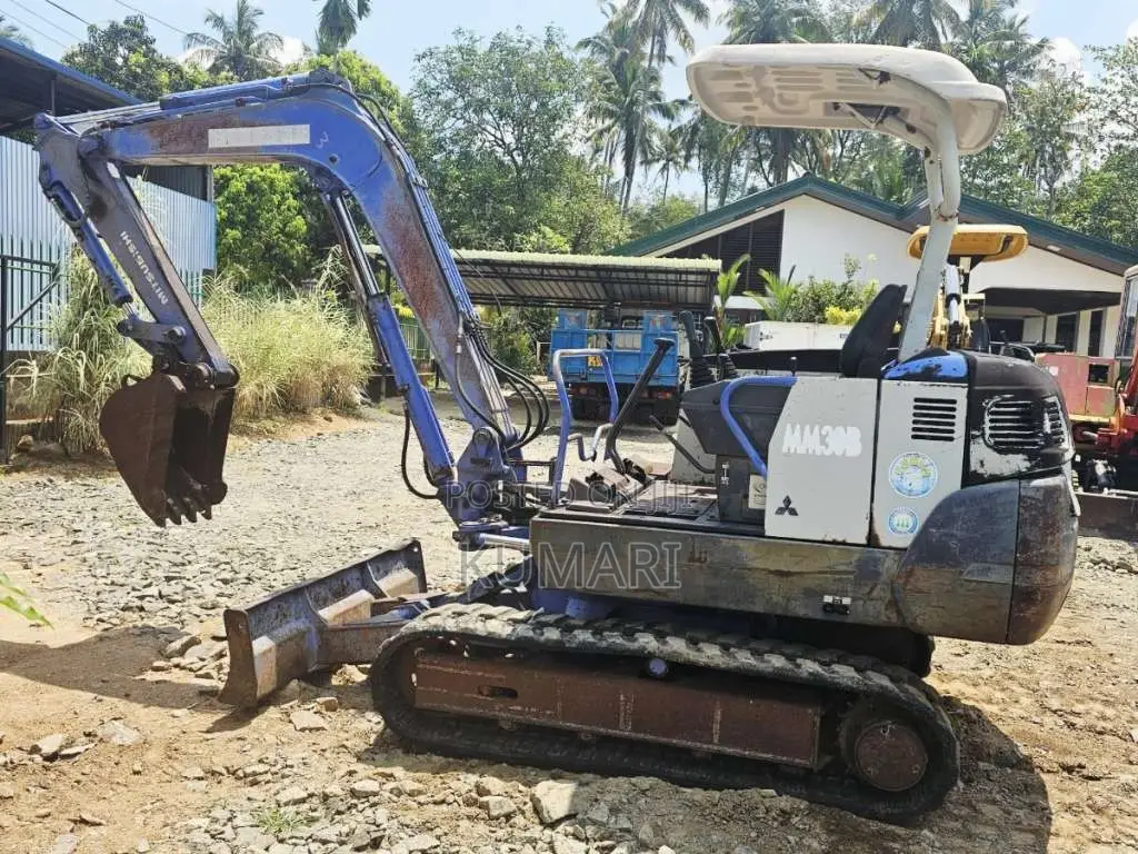 Mitsubishi MM30B 2017 Heavy-Duty (Used)