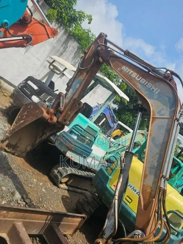 Mitsubishi ME30 2015 Heavy-Duty (Used)