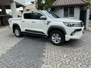 Toyota Hilux Revo G 2016 Pickup (Used)