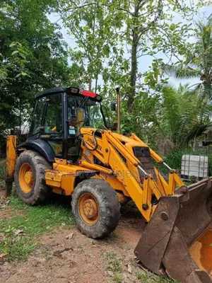 JCB 3CX 2001 Heavy-Duty (Used)