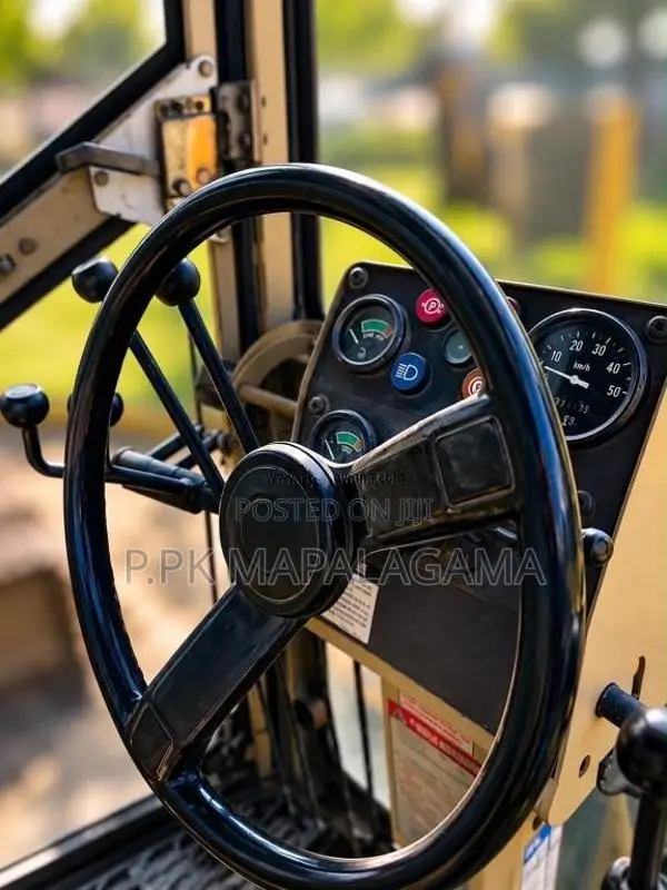 Komatsu Motor Grader 2014 Heavy-Duty (Used)
