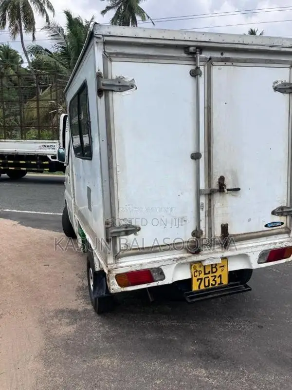 Mitsubishi MiniCab 2002 Lorry (Used)