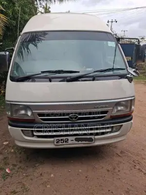 Toyota Dolphin 1995 Van (Used)
