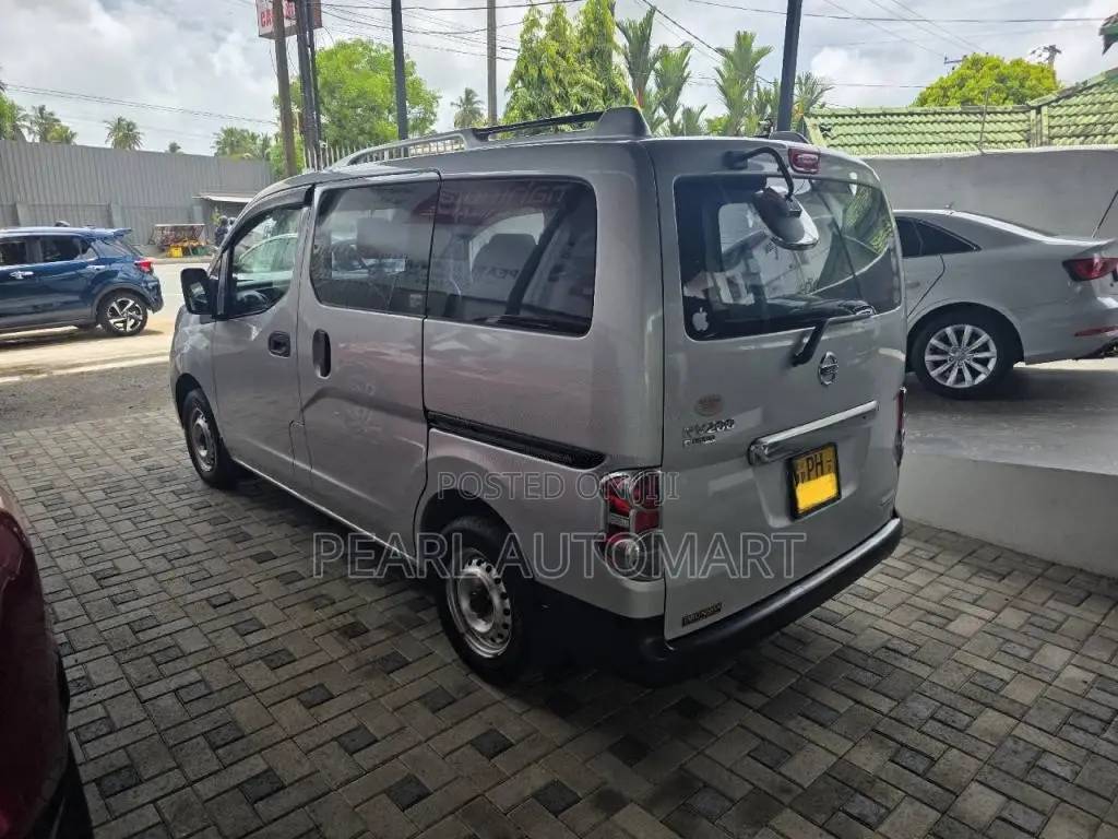 Nissan NV200 2013 Van (Used)