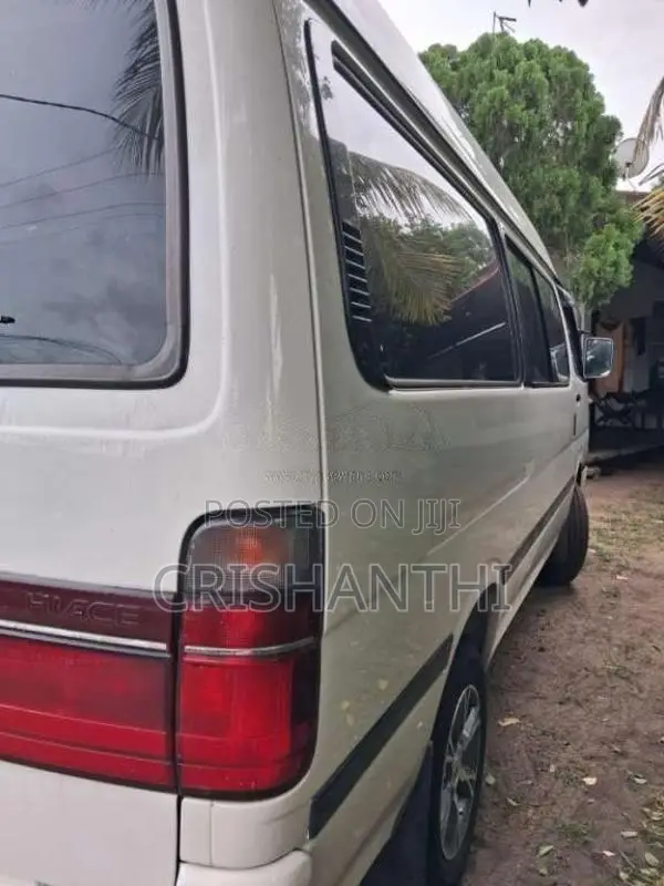Toyota Dolphin 1995 Van (Used)