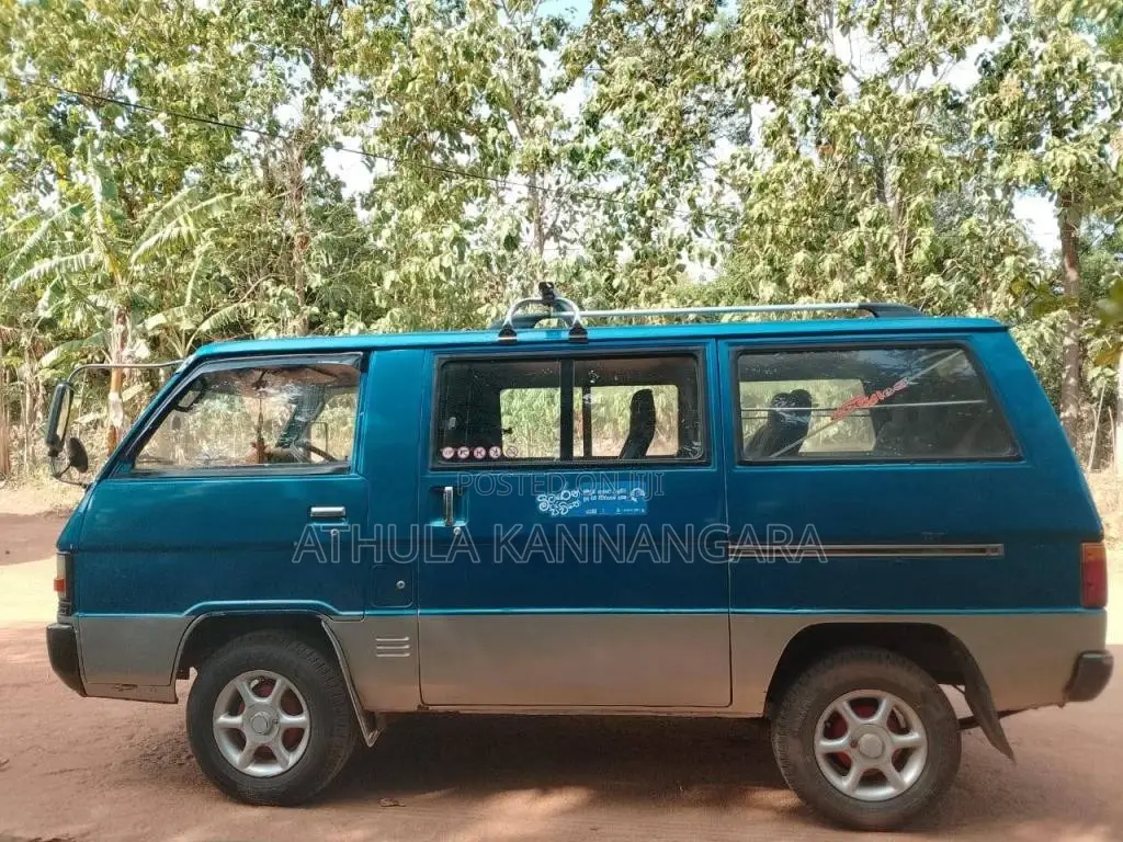 Mitsubishi Delica 1982 Van (Used)