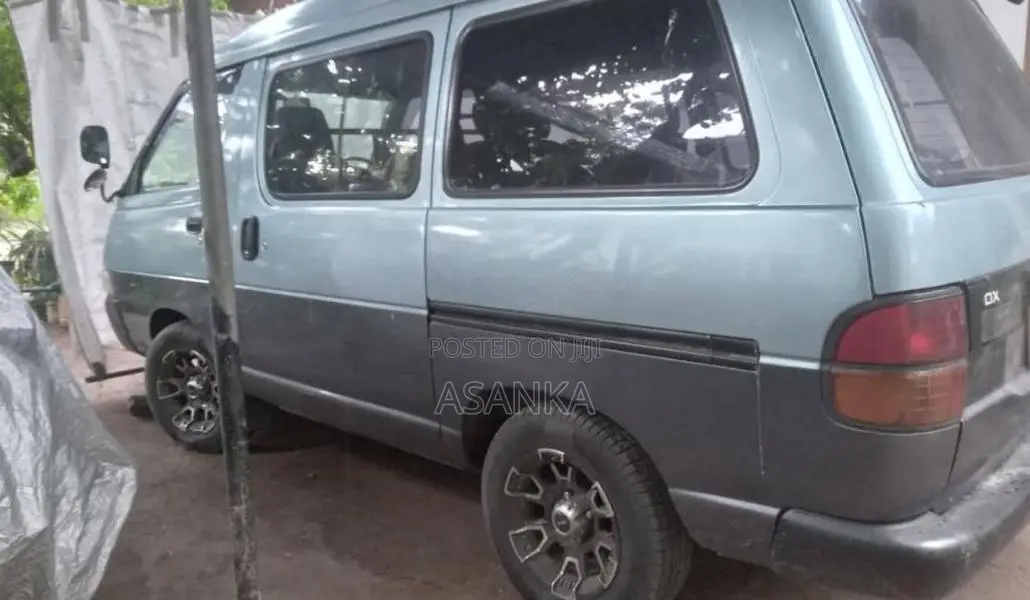 Toyota Lotto 1993 Van (Used)