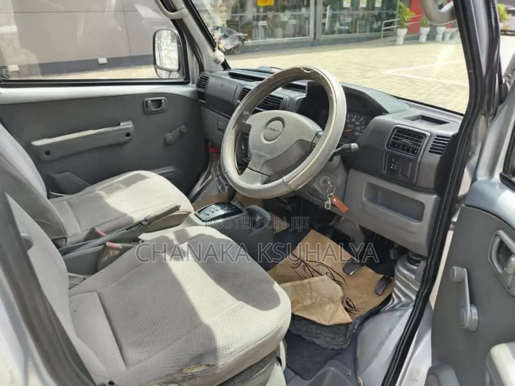 Nissan Clipper NV100 2012 Van (Used)