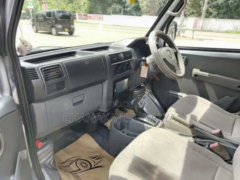 Nissan Clipper NV100 2012 Van (Used)