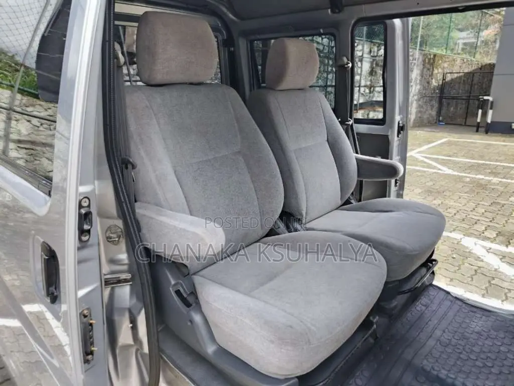 Nissan Clipper NV100 2012 Van (Used)