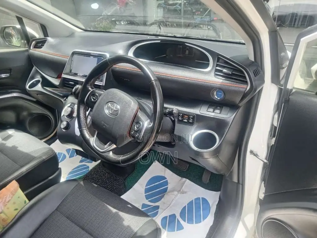 Toyota Sienta Hybrid MPV 2018 SUV (Used)
