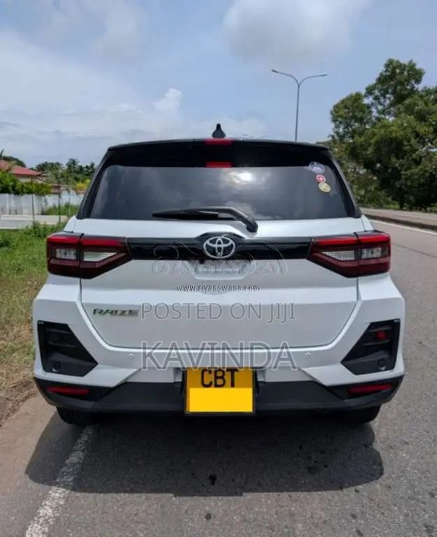 Toyota Raize 2025 SUV (Used)