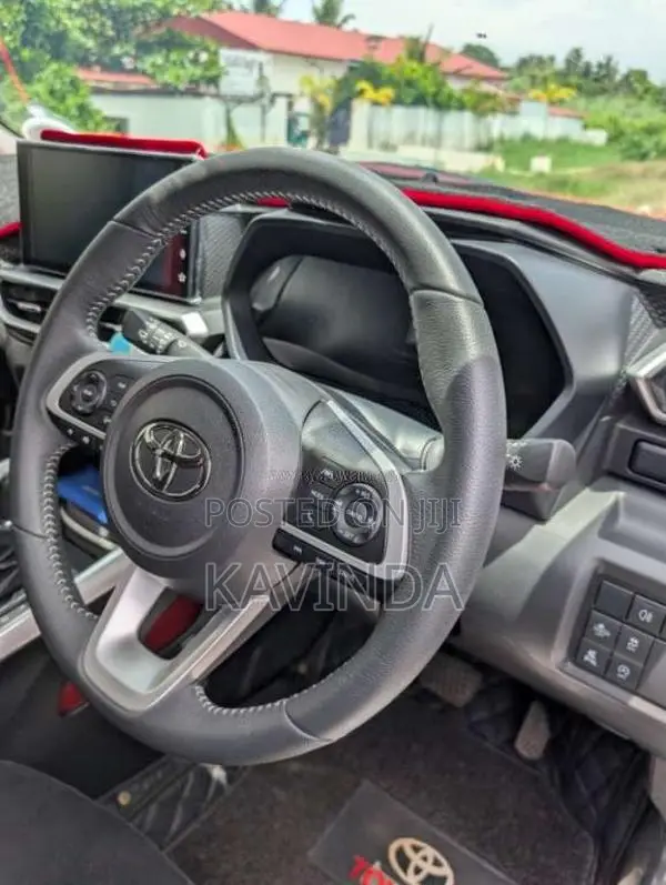 Toyota Raize 2025 SUV (Used)