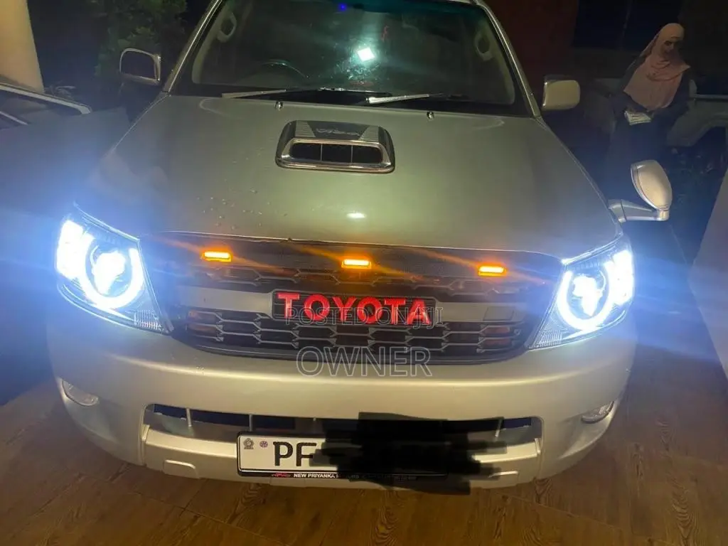Toyota Hilux 2005 Pickup (Used)