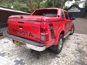 Toyota Hilux 2014 Pickup (Used)