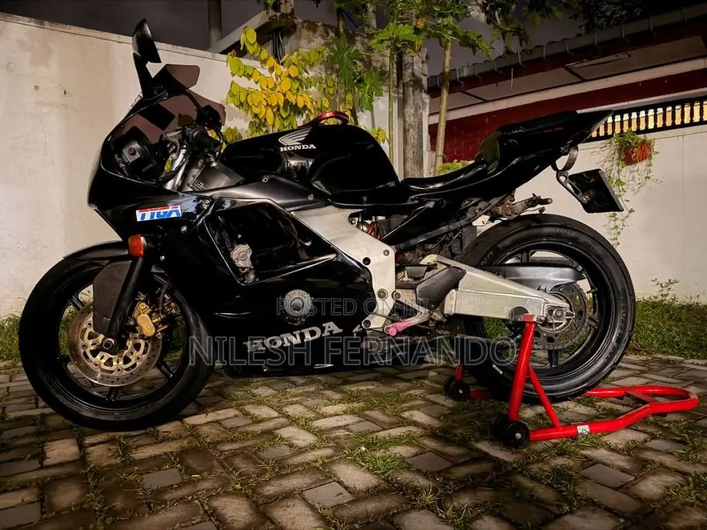 Honda CBR 2006 Motorbike (Used)