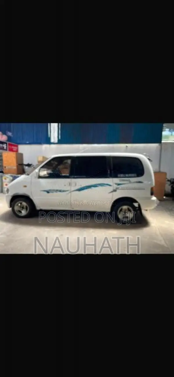 Nissan Serena 1993 Van (Used)