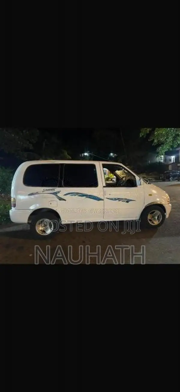 Nissan Serena 1993 Van (Used)