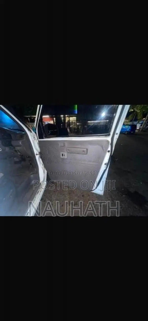 Nissan Serena 1993 Van (Used)