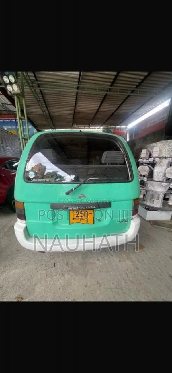 Nissan Serena 1993 Van (Used)