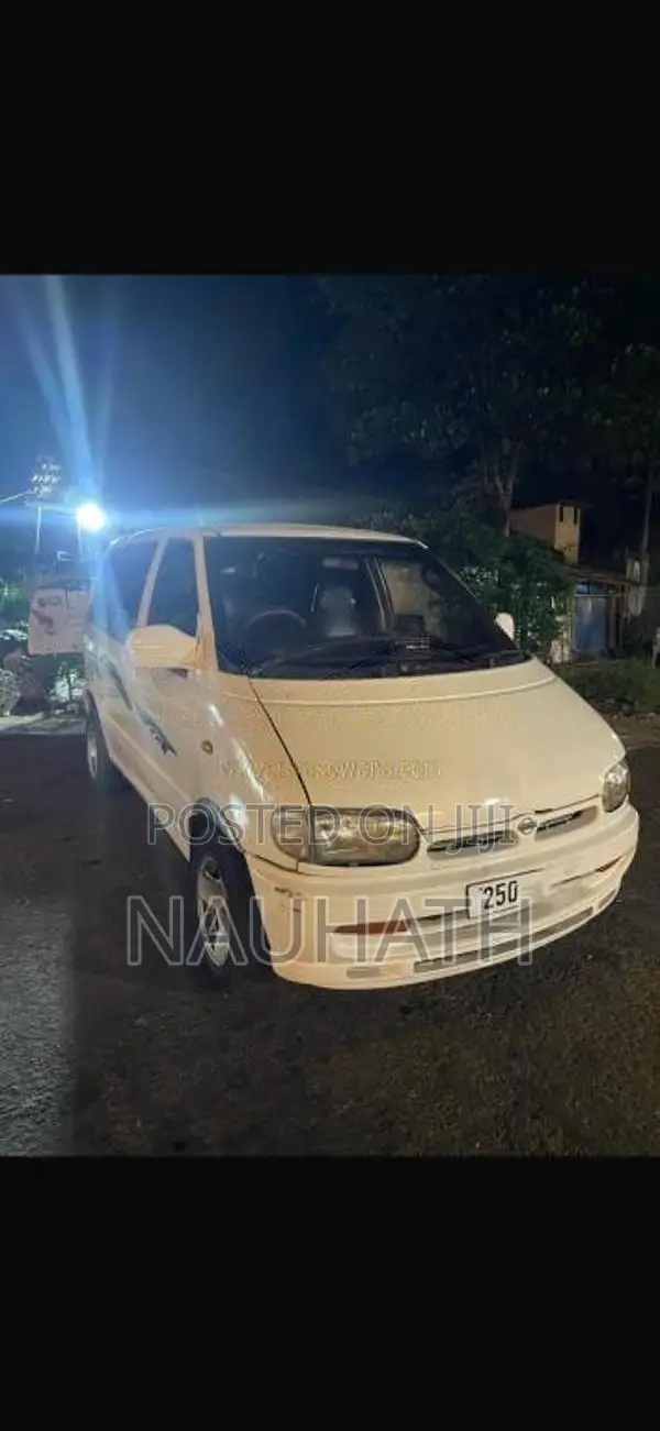 Nissan Serena 1993 Van (Used)