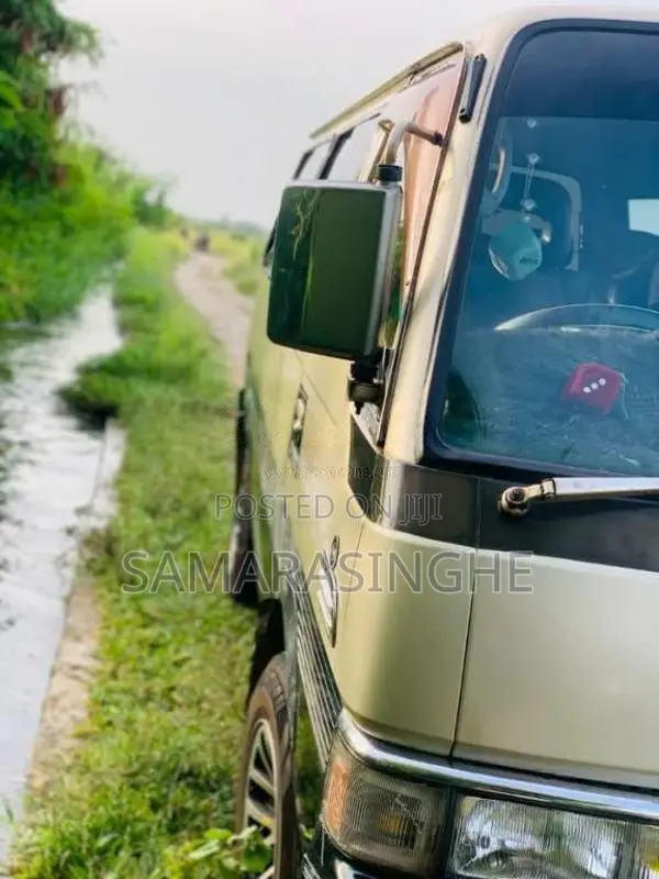 Nissan Caravan 1992 Van (Used)