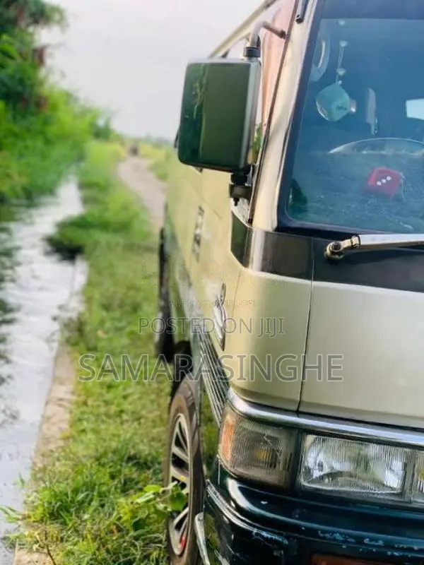 Nissan Caravan 1992 Van (Used)