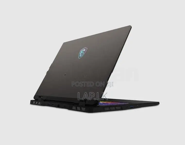 MSI Crosshair A17 HX Ryzen 7 8840HX RTX 5060 8GB 17.3" QHD+ 240Hz