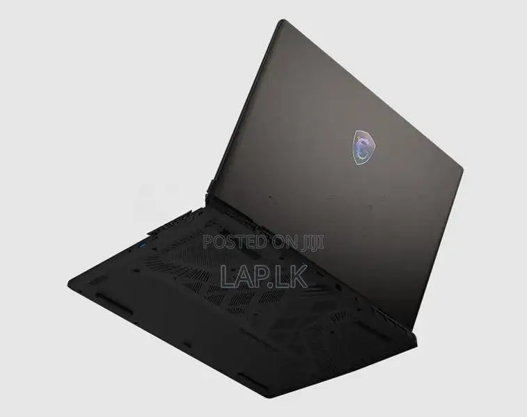 MSI Crosshair A17 HX Ryzen 7 8840HX RTX 5060 8GB 17.3" QHD+ 240Hz