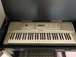 Yamaha Keyboard with stand