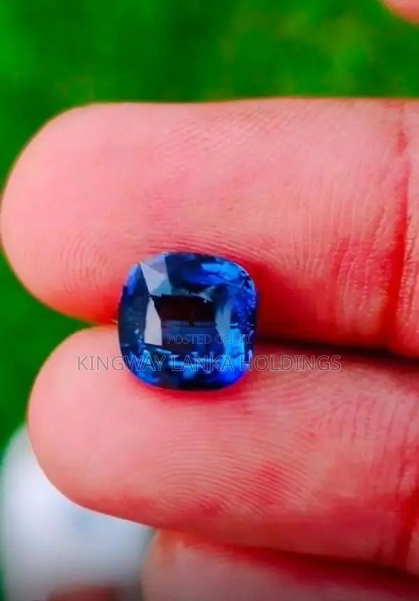 Royal Blue Sapphire 4ct