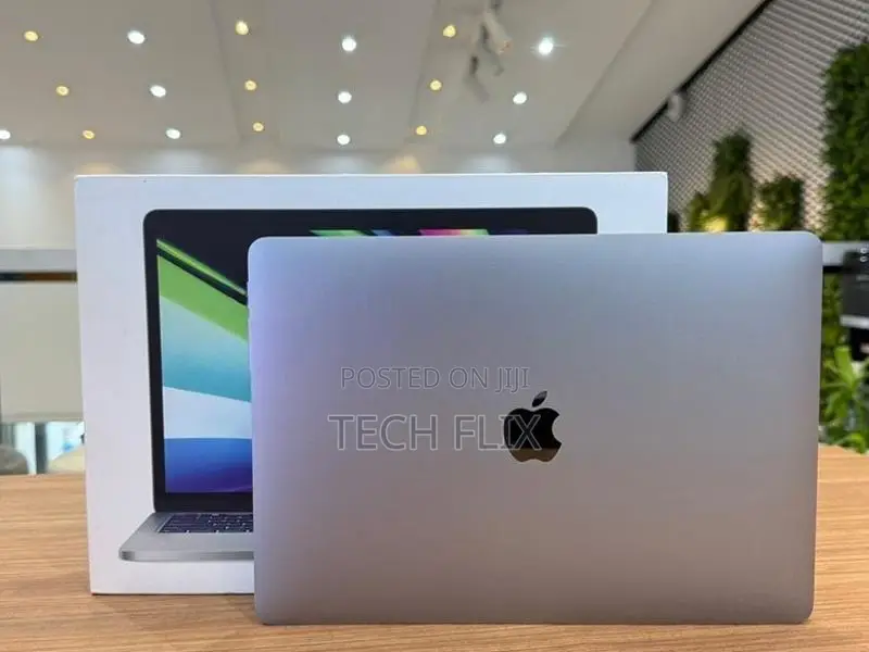Apple Macbook Pro M2