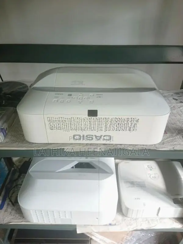 Multimedia Projector CASIO XJ-UT351W JAPAN lumens 3500 LASER