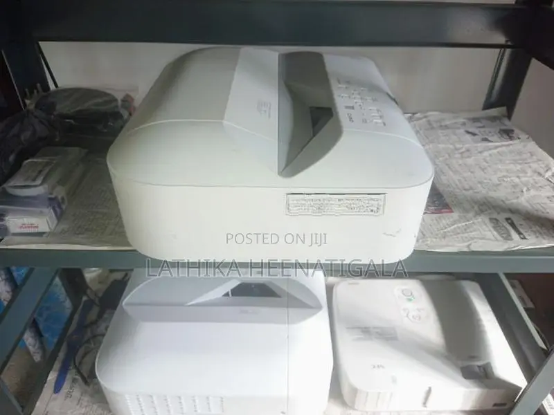Multimedia Projector CASIO XJ-UT351W JAPAN lumens 3500 LASER