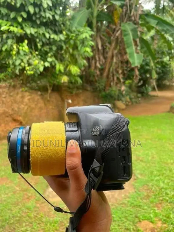 Canon D1300 Camera