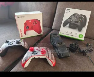Xbox series S/x controllers with charging station