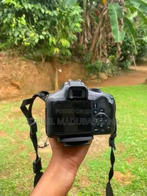 Canon D1300 Camera