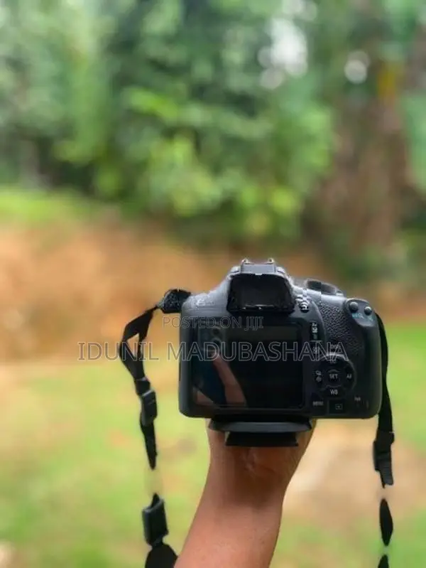 Canon D1300 Camera