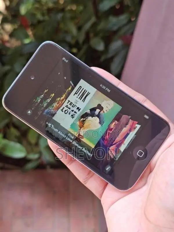 Apple iPod Touch 4th Gen 8GB