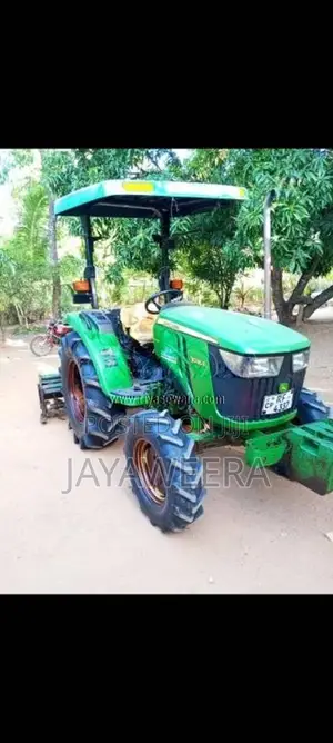 John-Deere John Deere 2017 Tractor (Used)