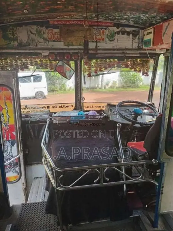 Ashok-Leyland Viking 2004 Bus (Used)