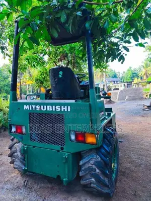 Mitsubishi WS300 2015 Heavy-Duty (Used)